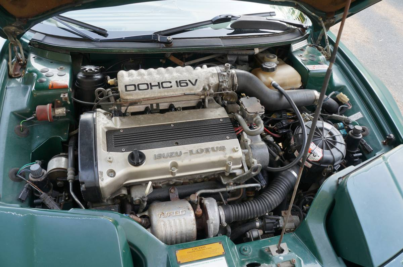 Illustration for article titled At $6,000, Could This Shabby Chic 1991 Lotus Elan Get Some of Your British Racing Green?